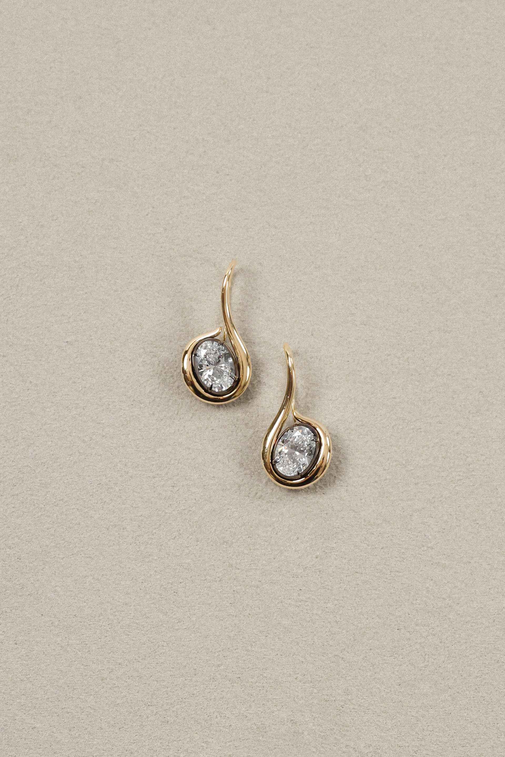 "MFE" Two-Tone Quaver Diamond Earrings