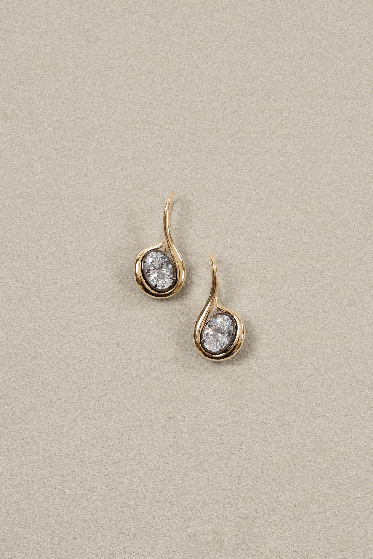 "MFE" Two-Tone Quaver Diamond Earrings